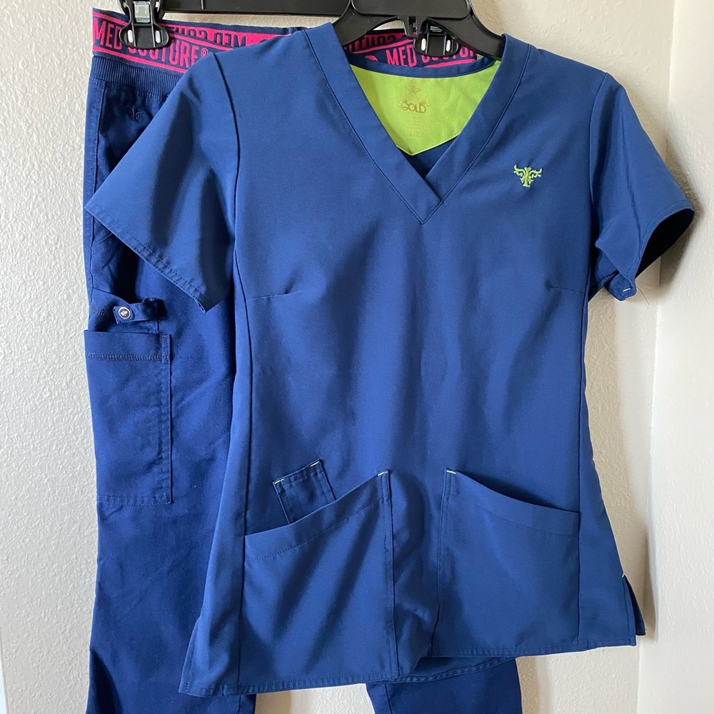 Petite! Med couture scrub set